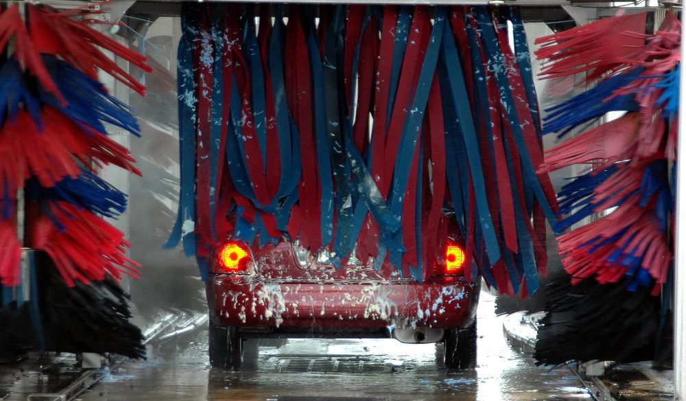The Pros and Cons of Using an Automatic Car Wash